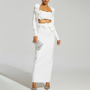 Elegante Completo Bianco con Rose 3D, Top Corto e Gonna Lunga Personalizzati dal Produttore, Colletto Quadrato, Lunghezza Corta, Tinta Unita per Donne - Product Image 3