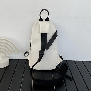 กระเป๋าเป้สะพายข้างไนลอนแบบเรียบง่าย สีดำและสีขาว น้ำหนักเบาพิเศษอเนกประสงค์ สำหรับผู้ชาย ใช้ในยามว่าง เดินทาง ฤดูร้อน ปี 2025 - Product Image 1