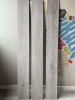 Plancher en vinyle en promotion avec assurance qualité, système de pose EIR, gris clair, SPC, étanche, en dalles