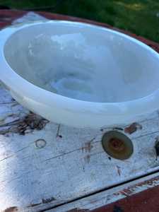 Grand bol en résine blanche pour la décoration intérieure Bol décoratif élégant et durable pour la table à manger ou l'affichage de la pièce maîtresse - Product Image 4