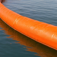 Barrière de confinement d'hydrocarbures marine en tissu composite PP orange non tissé et imperméable