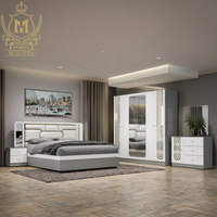Ensemble de chambre à coucher moderne haut de gamme King-Size avec armoire en bois peint à 6 portes et fonction massage, mobilier de chambre de luxe
