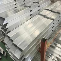 Clôture moderne en alliage d'aluminium à barres verticales de largeurs alternées, 6 pieds, à lattes asymétriques décoratives, thermolaquée, pour jardins et cours