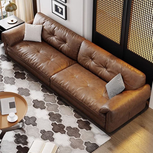 Canapé en <span class=keywords><strong>cuir</strong></span> marron de style vintage 4 places avec accoudoirs roulés et capitonnage <span class=keywords><strong>pour</strong></span> grand salon - Product Image 2