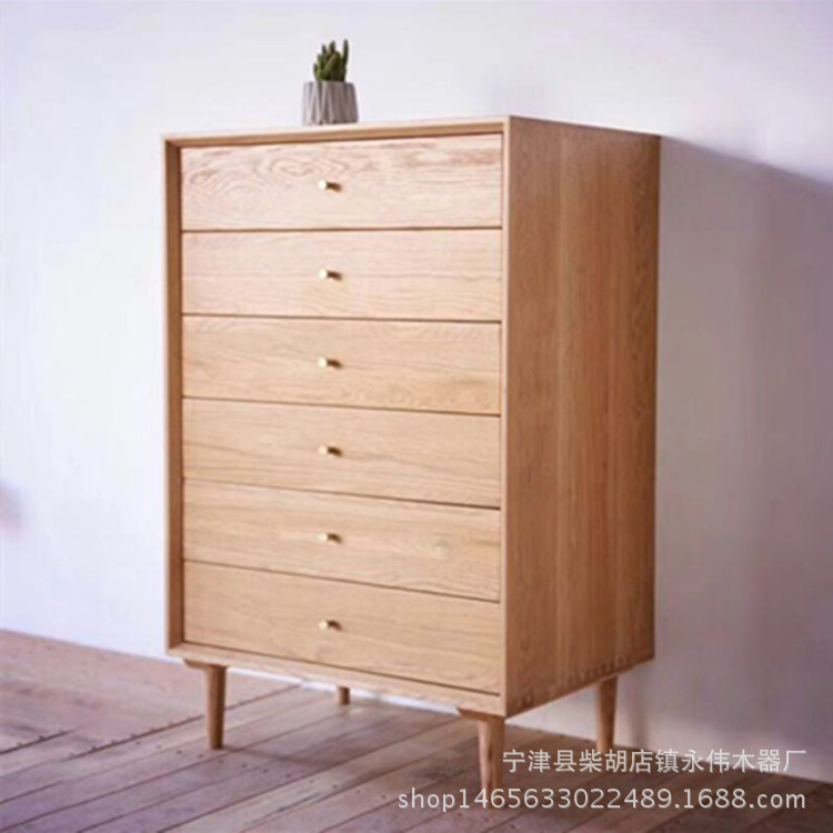 La nature originale d'une commode à six tiroirs