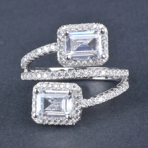 Anello Geometrico Multistrato per Donne, Gioiello da Dito alla Moda e Trendy - Product Image 1
