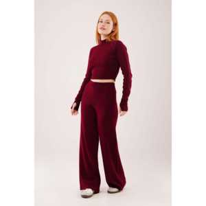 Conjunto de suéter tejido elegante para mujer, top corto color borgoña y pantalones de cuello alto, manga larga, ajuste acanalado, elástico, de spandex y poliéster. - Product Image 5