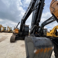 Excavatrice d'occasion HYUNDAI 220LC 9S, 22 tonnes, sur chenilles, hydraulique, faible nombre d'heures, avec rapport d'inspection