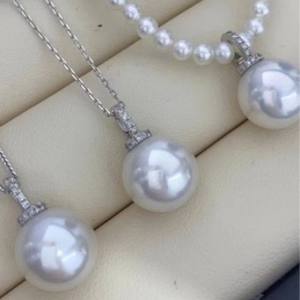 Cadena de Perlas Naturales de Diseño Versátil, 4-5 mm, Círculo Casi Perfecto con Ligeras Imperfecciones, Collar Largo y Resistente, Regalo Ideal para Parejas - Product Image 1