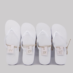 Lot De 20 Tongs Blanches Pour Mariage Et événements - 10 Tailles M (37-39) Et 10 Tailles L (42-44) - Publiclick