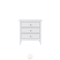 Paire de tables de chevet modernes de qualité supérieure, blanches, à 3 tiroirs, écologiques, avec façade cannelée, en MDF revêtu, poignées métalliques