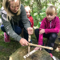 Kit de Perceuse à Arc de Survie en Plein Air, Ensemble de Démarreur de Feu en Bois, Équipement de Camping et de Bushcraft pour la Randonnée et l'Entraînement Scout