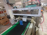 Machine entièrement automatique pour produire des pièges à cafards et libérer les panneaux de colle d'insectes en papier.