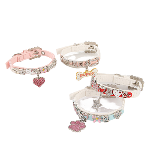 Bonito Collar para Perro con Letras de Diamantes de Imitación, Ecológico, con Cierre de Botón, Diseño de PU Cómodo para Chihuahua - Product Image 1