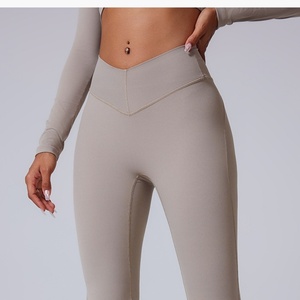 Leggings Cortos de Yoga de Cintura Alta Personalizados para Otoño/Invierno, Diseño de Cintura Cruzada, Estampado de Cadera de Durazno, Cintura Elástica - Product Image 2
