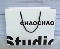 Sacs cadeaux en papier personnalisés avec logo, sacs d'emballage écologiques pour les magasins de détail, avec poignées