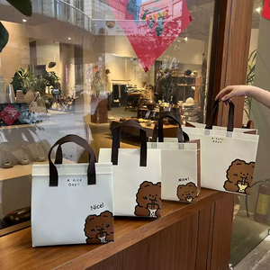 Bolso de mano reutilizable de primera calidad, logotipo personalizado impreso, bolsa de compras plegable no tejida, diseño de transferencia de calor medio para viajes de mercado - Product Image 5