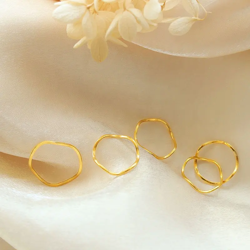 INS Simple ligne mince anneau empilé Niche Design Couple modèles plaqué or bague en acier au titane préservant la couleur