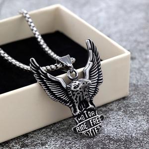 Collier avec pendentif aigle en acier inoxydable, bijoux de style moto pour hommes, cadeau - Product Image 1