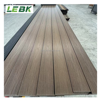 Easy Click Park Courtyard Walnut Oak Co-Extrusion WPC Decking Revêtement de sol extérieur en PE à grain de bois recouvert d'eau pour terrasse de jardin