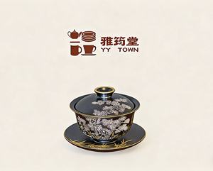 Gaiwan Wujin Glaze peint à la main avec des détails dorés et argentés des Trois <span class=keywords><strong>amis</strong></span> de l'hiver, ensemble thé de l'après-midi et soucoupe - Product Image 1
