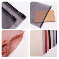 Sac à fermeture éclair en plastique dépoli CPE - Emballage pour articles personnels et vêtements, conception compartimentée occultante
