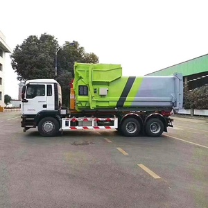 Camion benne à benne basculante OEM HOWO avec compacteur de déchets portable pour la gestion des déchets solides et les centres de recyclage - Product Image 1