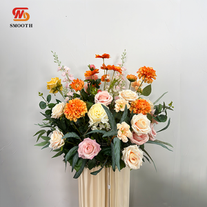 Bola de Flores LEDA Hecha a Mano, Color Rosa Naranja y Hojas Verdes, Decoración Suave para Bodas y Eventos, para el Día de San Valentín - Product Image 4