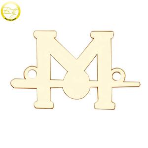 Placcato oro in rilievo <span class=keywords><strong>M</strong></span> lettera di metallo logos 2 fori della lega del metallo di marca piatto di tag per costumi da bagno - Product Image 3