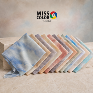 ผ้าพันคอไหมซาตินพิมพ์ลายพรีเมียม Miss Color Fashion ขนาด 120x120 ซม. ผิวสัมผัสนุ่มดุจแพรไหม - Product Image 5