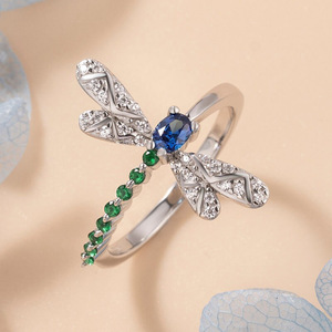 Anello con Design a Libellula, Stile Colorato, Anello da Dito per Donne - Product Image 1