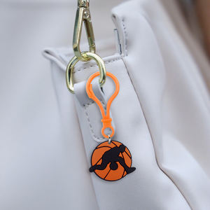 Nuevo Llavero Deportivo de Baloncesto de PVC Ecológico, con Logotipo Personalizado, Clásico, al por Mayor, con Forma de Dibujo Animado en 3D, que Cambia de Color, Reutilizable - Product Image 4