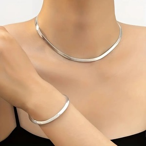 Set Collana e Bracciale a Catena Piatta Stile Serpente in Tono Oro e Argento per Donna, Gioielli Minimalisti alla Moda - Product Image 3