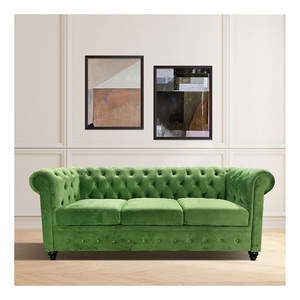 Sofá Chesterfield de Terciopelo Verde de 3 Plazas, Sofá Comercial Acolchado para Salón, Muebles Tapizados para Vestíbulo de Hotel con Brazos Enrollados - Product Image 1