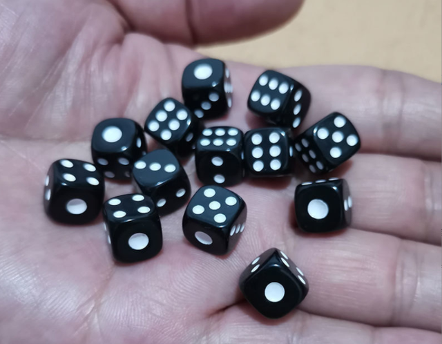 10mm White Black Acrylic D6 Straight Square Corners Polyhedral Custom Dice for Board Games
