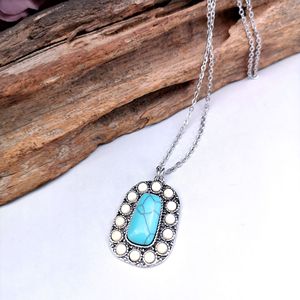 Collana con Ciondolo Color Turchese, Design in Stile Vintage per Donne - Product Image 4