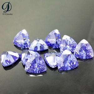 Elegant Tanzanite Màu Tam Giác Chất Béo Tổng Hợp Đá Quý Tanzanite - Product Image 1