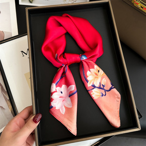 Grosir mewah 70*70cm wanita syal poliester musim panas kustom dicetak Magnolia sutra persegi terasa syal leher dewasa untuk wanita - Product Image 5