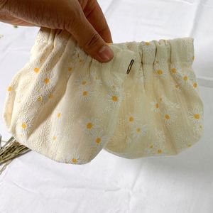 Petits sacs en coton personnalisés pour bijoux avec bouton magnétique - Product Image 4