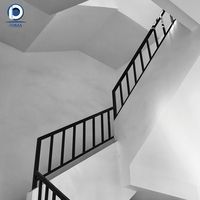 Escalier droit intérieur Prima Light Luxury en chêne foncé avec rampe à fils horizontaux pour résidence privée