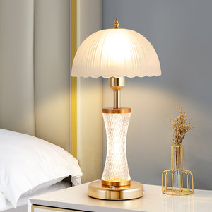 Lámpara de escritorio de cristal plisado de lujo estilo francés con control táctil LED para dormitorio, estudio, ambiente, base de cristal con carga para teléfono - Product Image 3