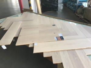 <span class=keywords><strong>Parquet</strong></span> a spina di pesce con strato di usura da 4 mm |   Pavimento in Legno Ingegnerizzato Misto Selezionato e Caratterizzato per un Uso a Lunga Durata - Product Image 3