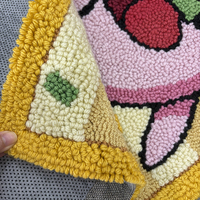 Weicher Plüsch-Teppich mit Verdickung, Handgetuftet, Moderner Anime-Design mit Acrylgarn für den Heimgebrauch