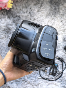 Cámara de cine digital Blackmagic 6K Pro de segunda mano con sensor Super 35 y pantalla táctil LCD de 5 pulgadas - Product Image 4