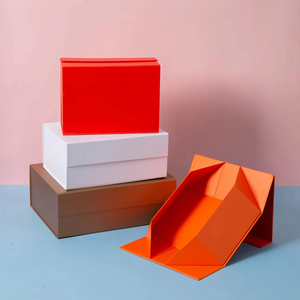 Boîte pliante en carton noir avec logo personnalisé imprimé à chaud, emballage de boîte cadeau magnétique pour cosmétiques - Product Image 1
