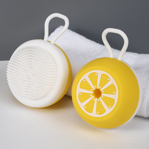 Brosse de bain en silicone citron avec réservoir de gel douche, outil de massage pour le corps sous la douche - Product Image 2