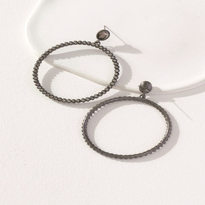 Pendientes de Aro Grandes Geométricos de Aleación con Microincrustaciones de Aleación de Zinc, Joyería de Moda con Forma Circular - Product Image 3