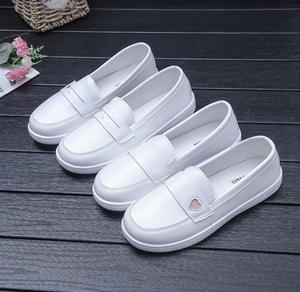 รองเท้าทํางานลําลองสตรีพื้นนุ่มสีขาวระบายอากาศได้สบายและไม่ลื่น พื้นเรียบ ขายส่งรองเท้าเดี่ยวตามฤดูกาล - Product Image 3