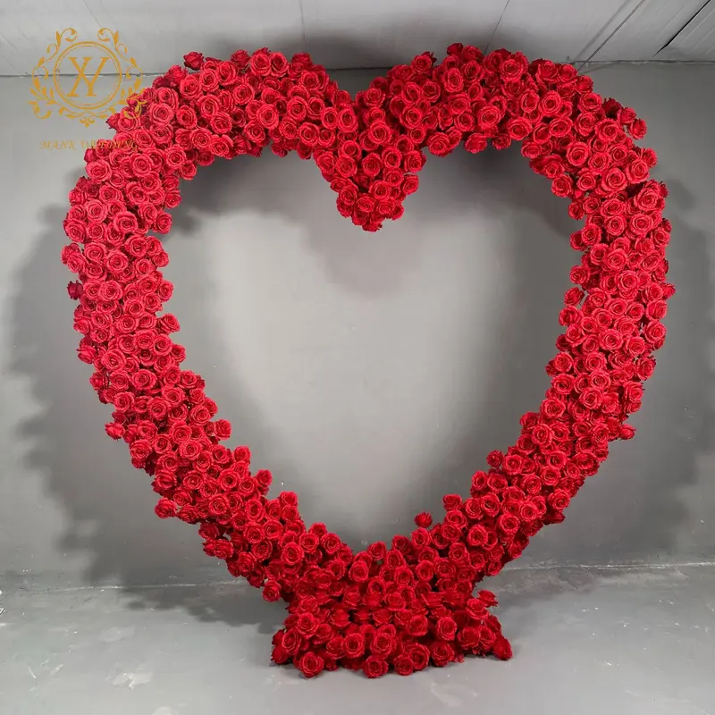 Arco em forma de coração para o Dia dos Namorados, arco romântico com flor rosa vermelha, fundo para decoração de casamento