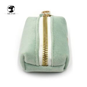 Collier pour chien en velours doux écologique, laisse en polyester couleur sauge, porte-sac à déjections canines doré tendance, DEM/DOM disponible - Product Image 5